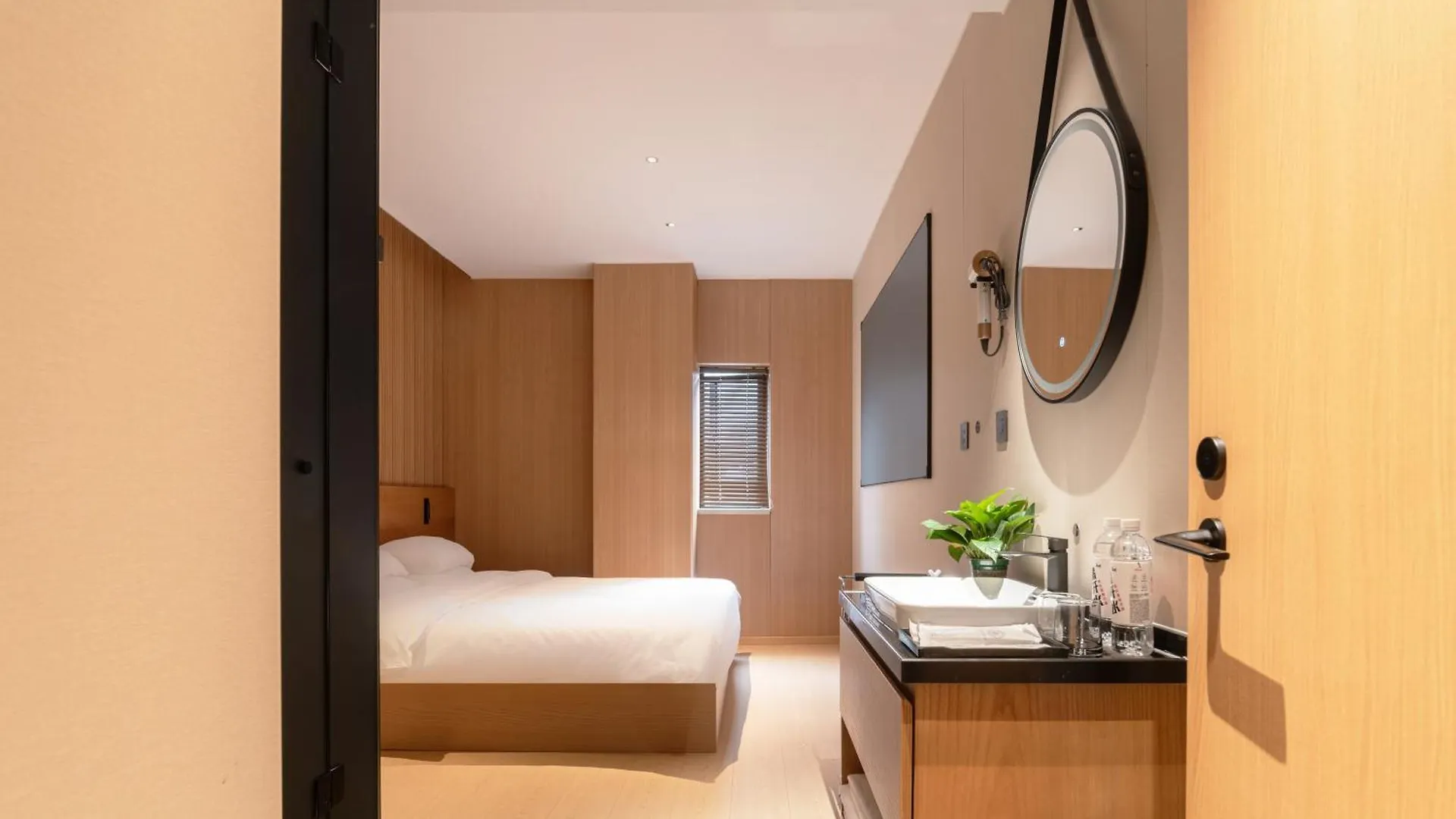 Captain 5 Youth Hotel-Xianxia Road Branch Shanghai Hotel