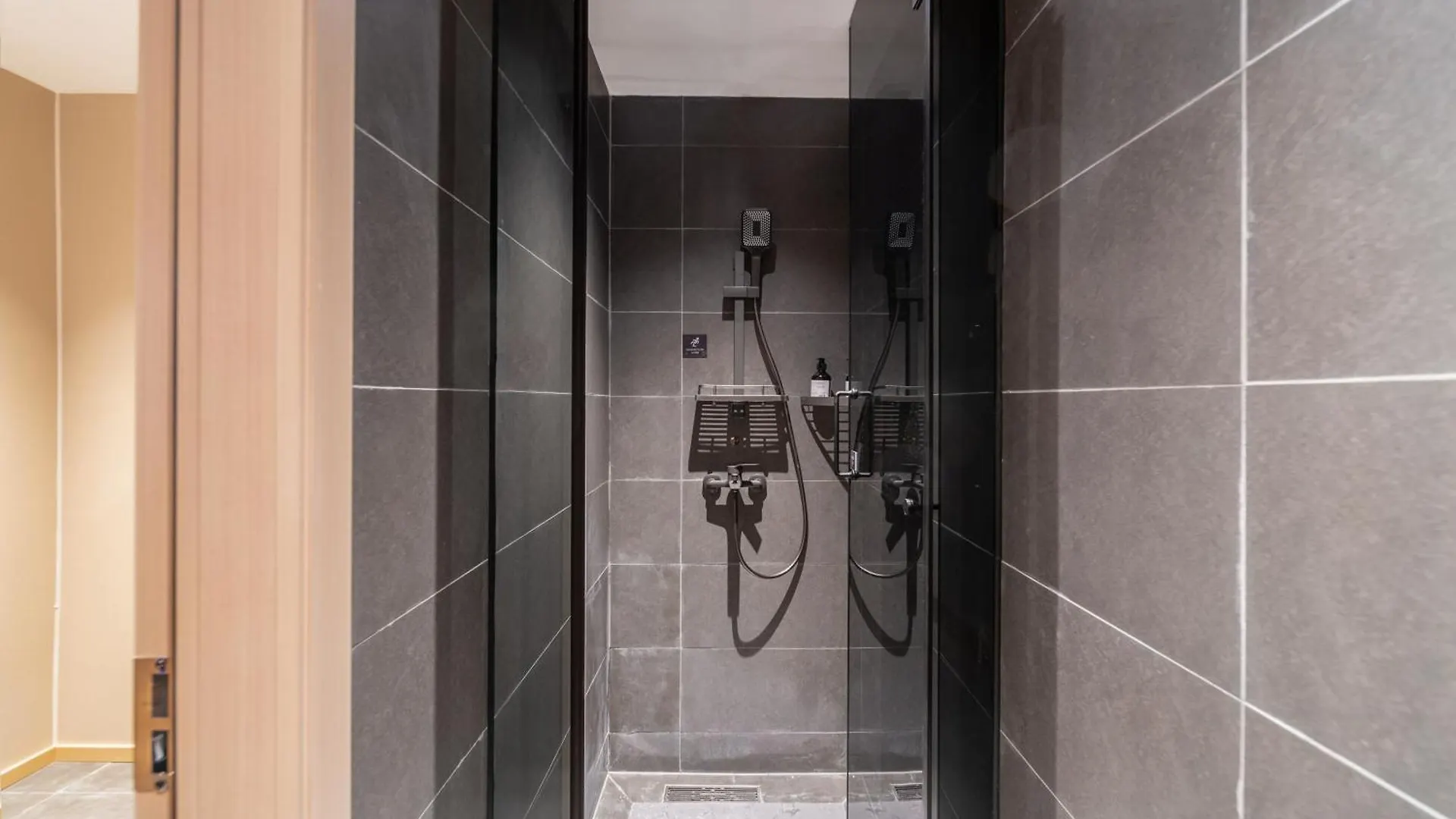 Captain 5 Youth Hotel-Xianxia Road Branch Shanghai