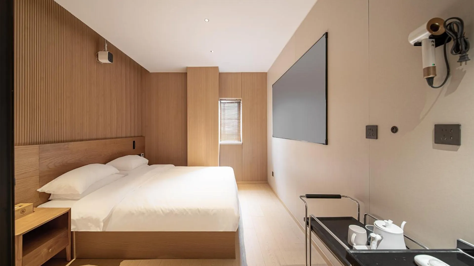 Captain 5 Youth Hotel-Xianxia Road Branch Shanghai 2*,