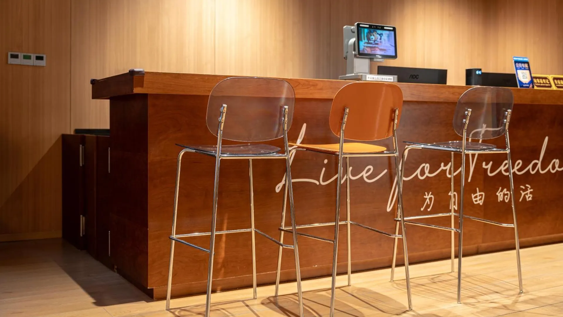 Captain 5 Youth Hotel-Xianxia Road Branch Shanghai Hotel